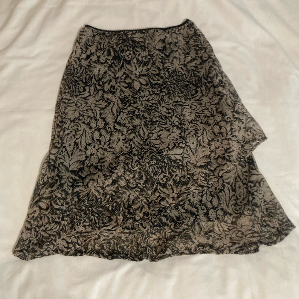 Connected Apparel Black and White Asymmetrical A-line Skirt